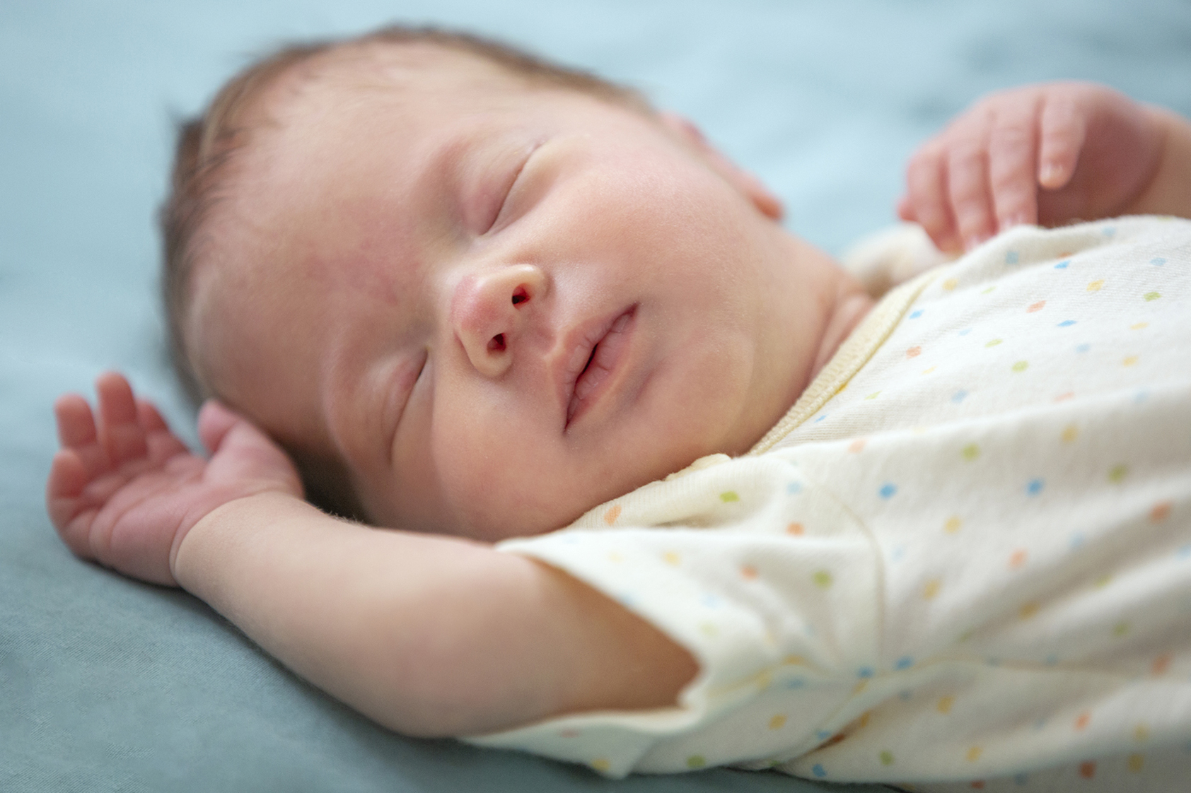 Как меняется сон от рождения до 4 месяцев