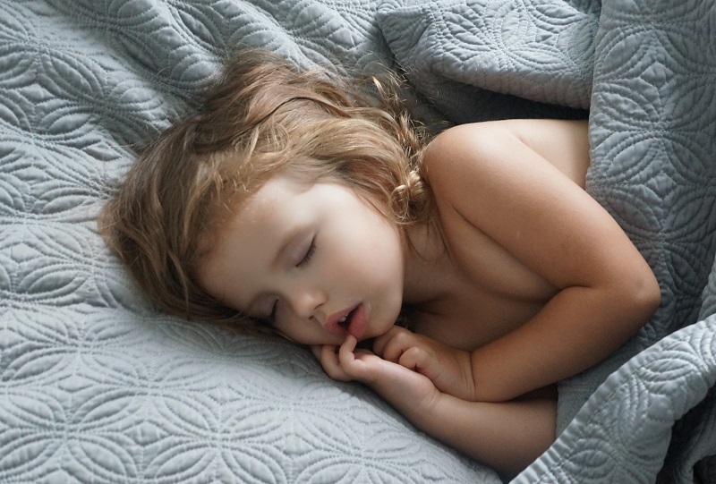 Дневной сон ребенка — отменять ли после 2 лет