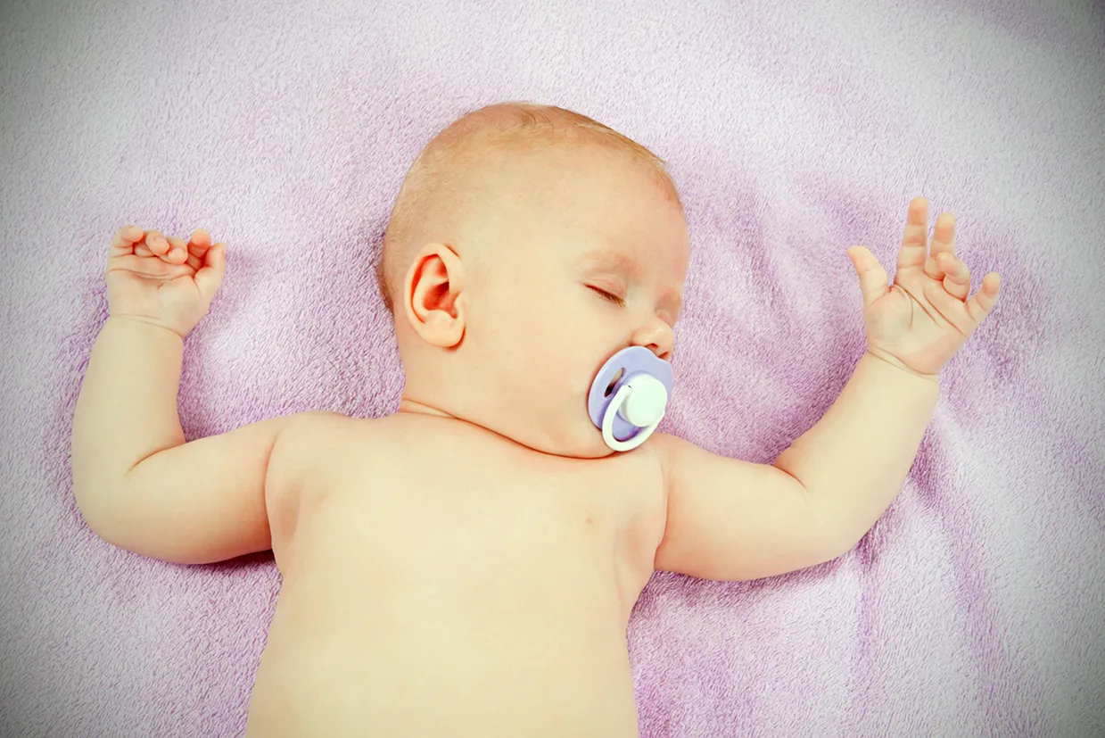 Можно ли давать пустышку новорожденному: с какого возраста и как отучить
