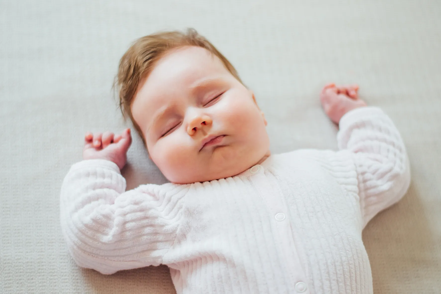 Сильно потеет голова во сне у ребенка. Вялость у детей.