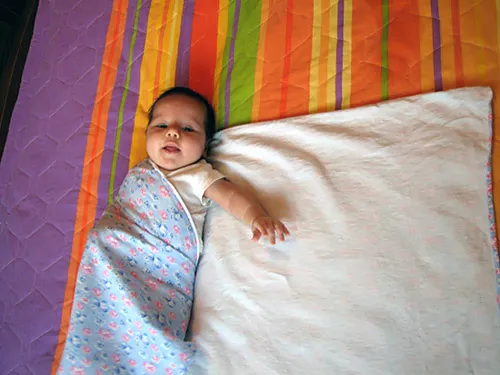 Как правильно пеленать новорожденного в картинках пошагово