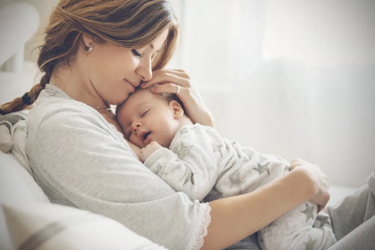 Как качество сна матери влияет на сон ребенка