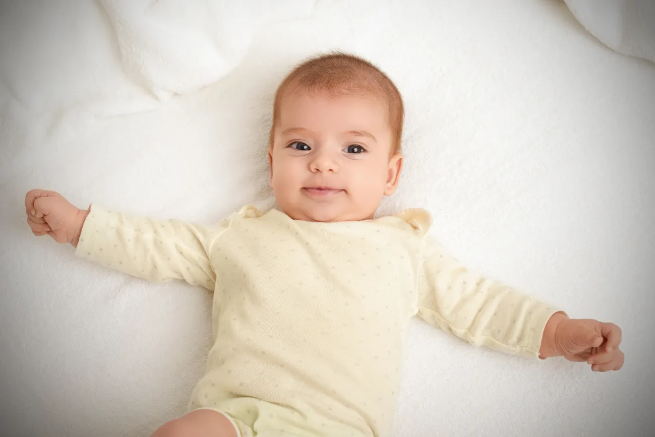 Как выглядит ритм дня младенца в первый месяц жизни?