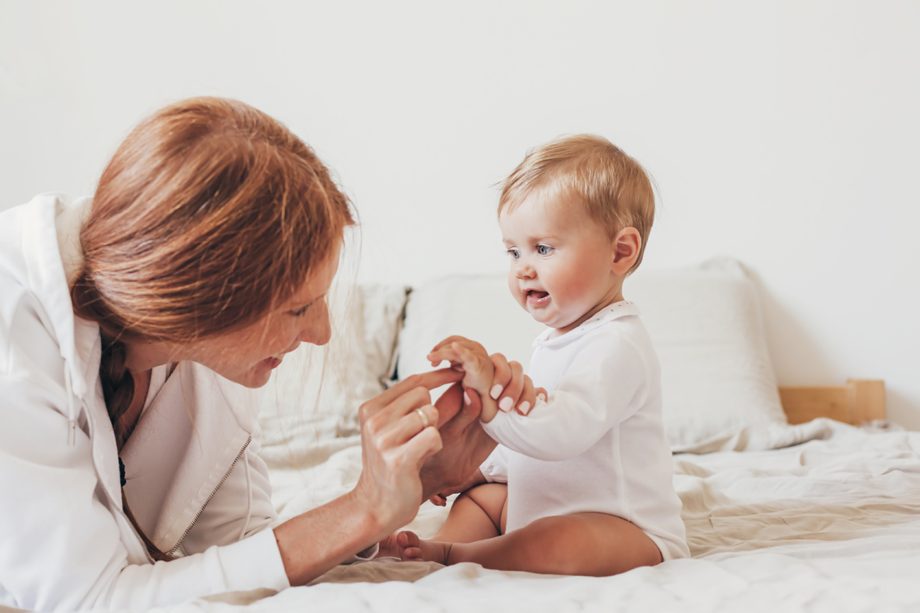 Развитие ребенка в 8 месяцев: нормы и рекомендации